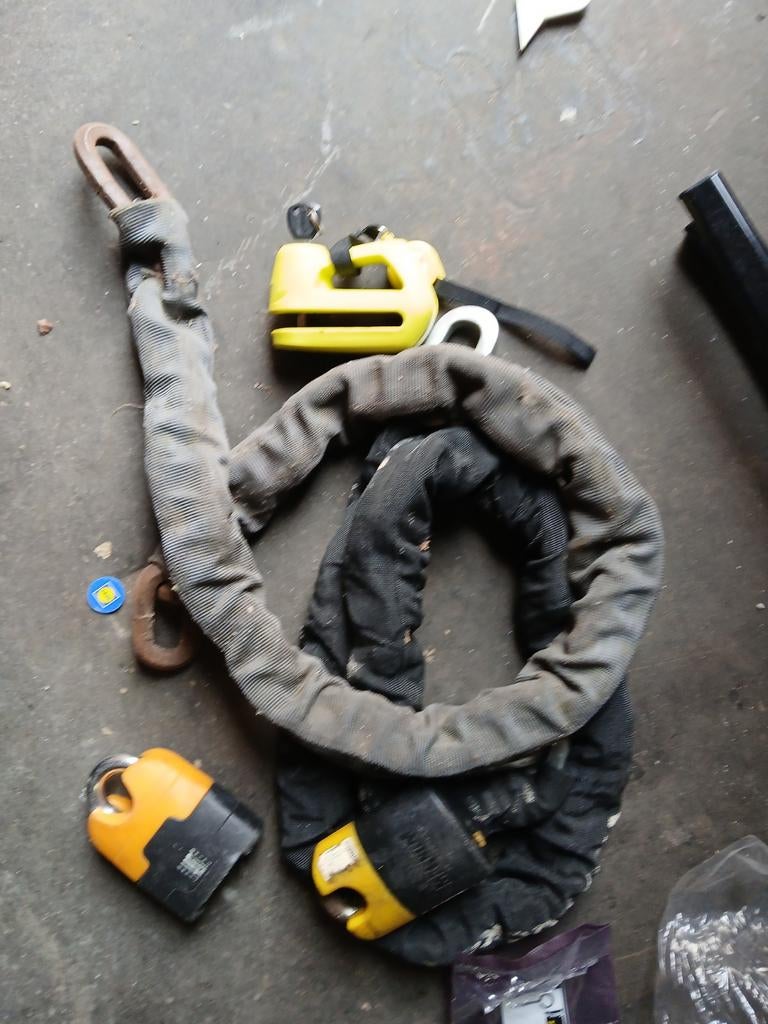 Motorsloten: Kettingslot en schijfremslot (ABUS), Motoren, Accessoires | Sloten, Ophalen of Verzenden