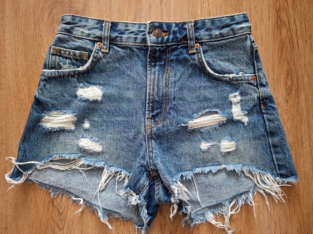 Shorts Bershka mt 34, Blauw, Zo goed als nieuw, W27 (confectie 34) of kleiner, Bershka