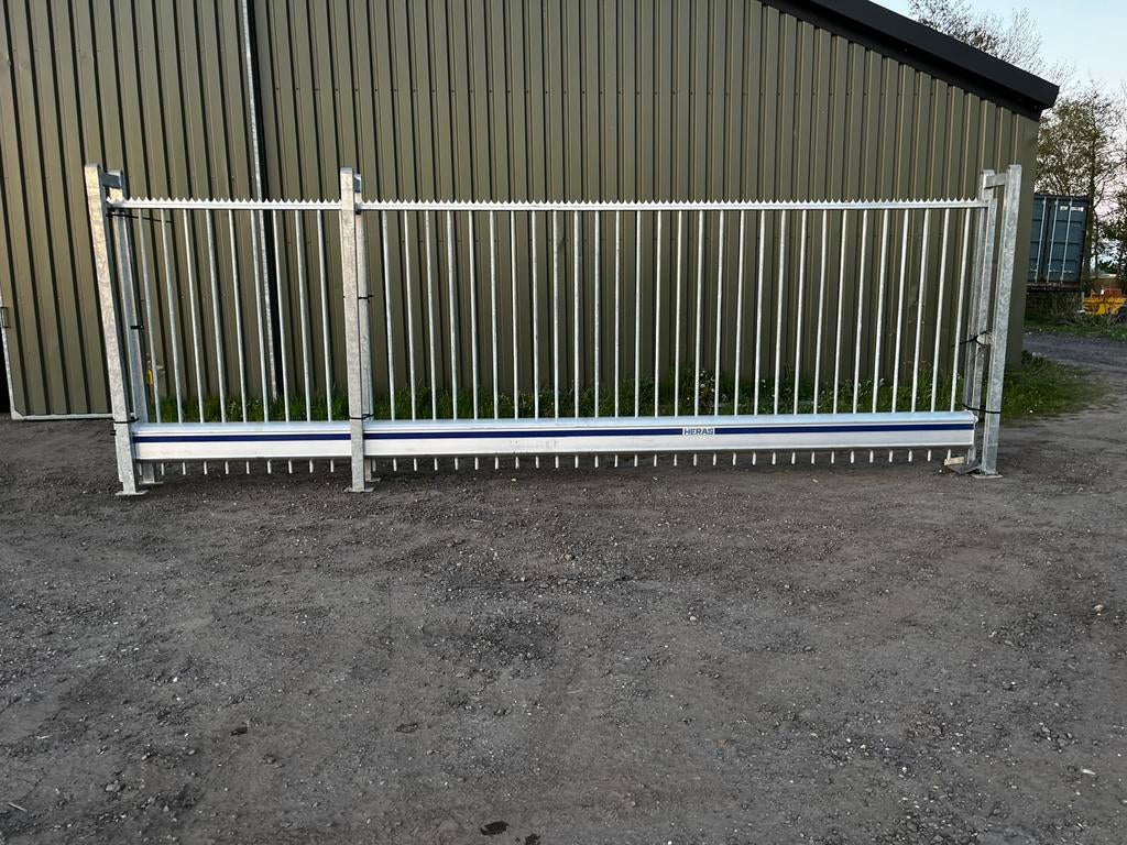 Vrijdragende aluminium schuifpoort Heras  6,35 mtr, Tuin en Terras, Tuinhekken en Hekwerk, Ophalen of Verzenden, Zo goed als nieuw