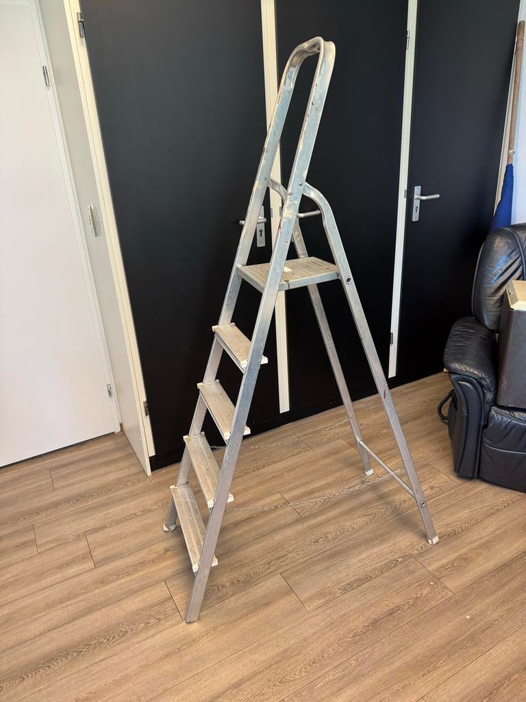 Aluminium trap (Tomado, Ophalen, Gebruikt, Trap, Minder dan 2 meter