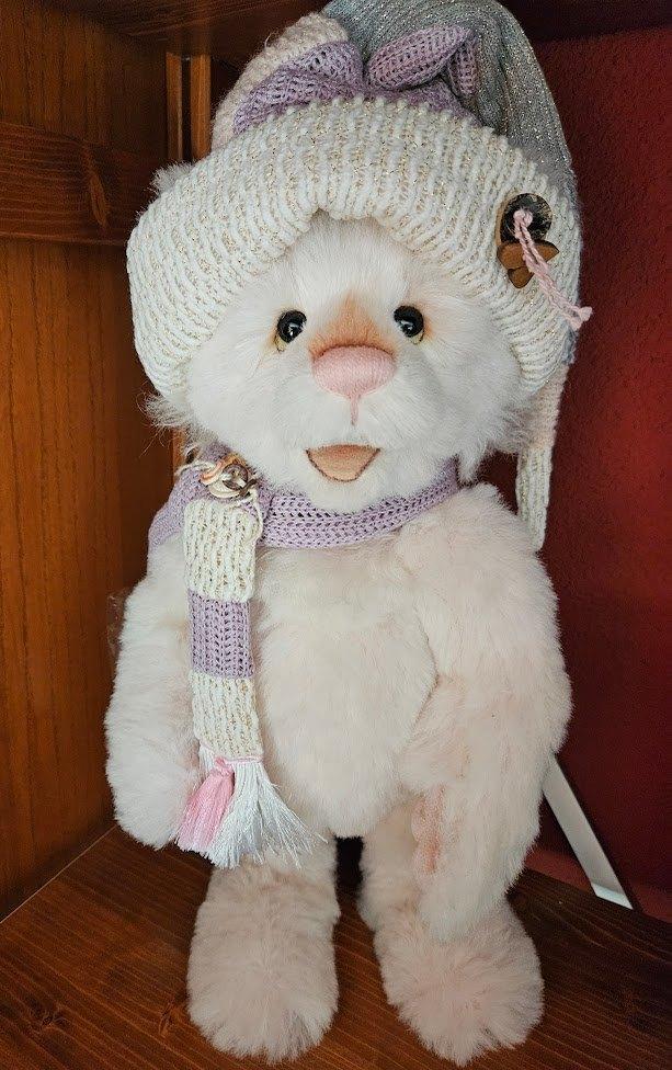 Charlie Bears Loren roze beer hatty teddybeer, Verzamelen, Beren en Cherished Teddies, Verzenden, Zo goed als nieuw, Stoffen beer