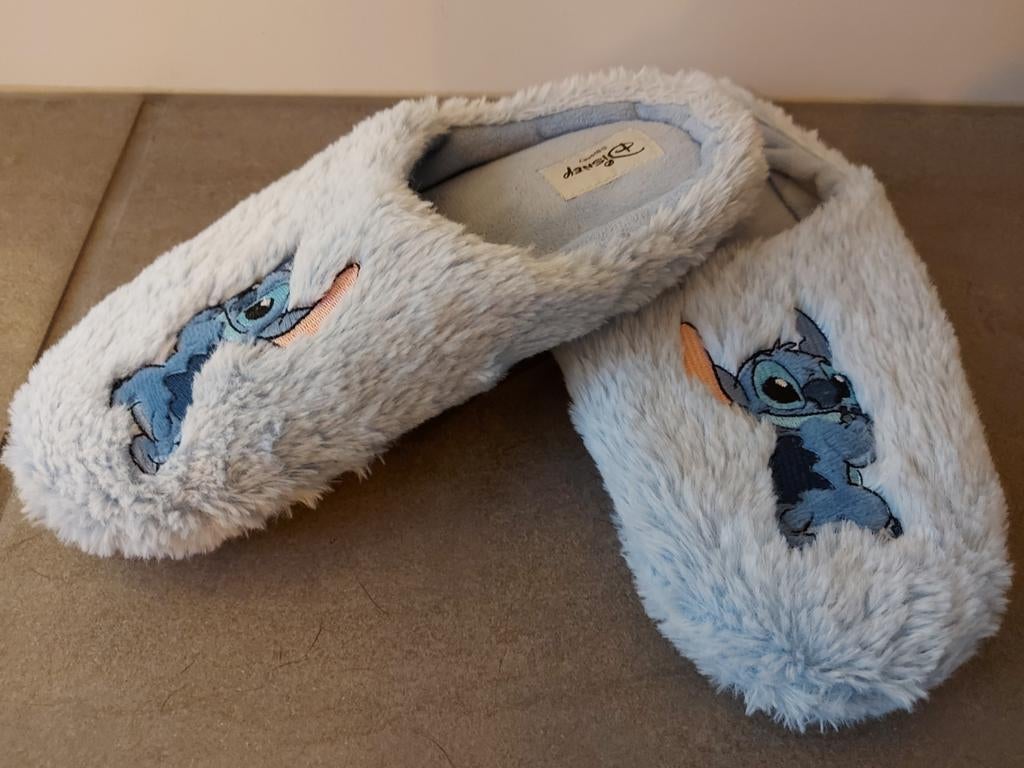 Stitch Pantoffels Maat 38/39, Kleding | Dames, Schoenen, Blauw, Ophalen of Verzenden, Pantoffels of Sloffen, Gedragen
