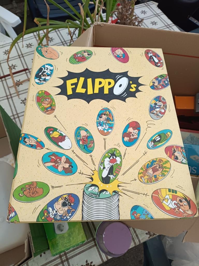 Flippo map 1 + 2 - mist enkel 542 en 545, Verzamelen, Ophalen of Verzenden, Verzameling, Met verzamelmap(pen)