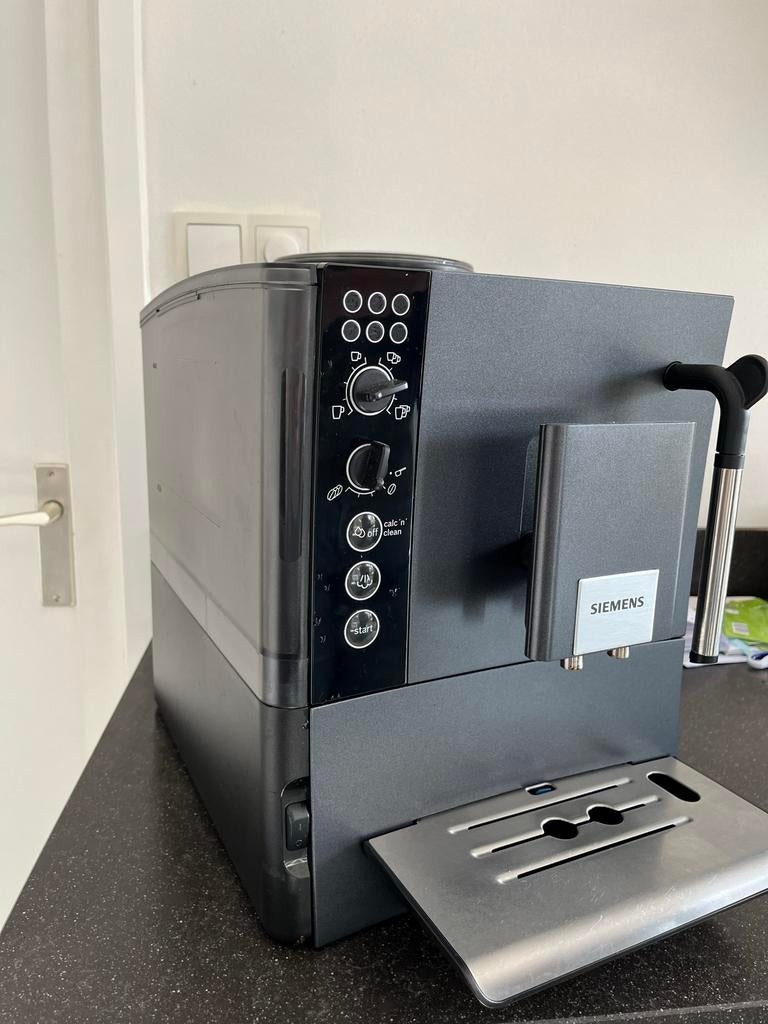 Siemens EQ.5 koffiemachine, Witgoed en Apparatuur, Koffiezetapparaten, Ophalen, Afneembaar waterreservoir, Gebruikt, Koffiemachine