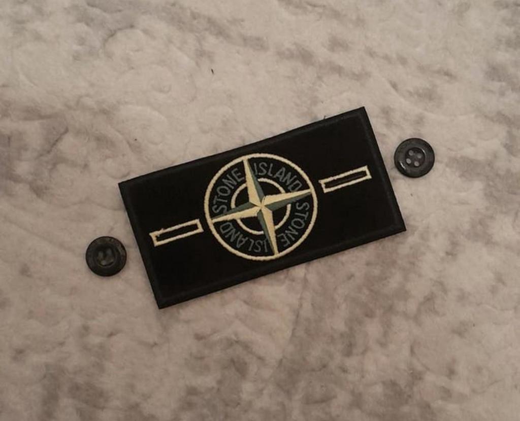 Stone Island badge patch met knopen, Verzamelen, Speldjes, Pins en Buttons, Zo goed als nieuw, Verzenden
