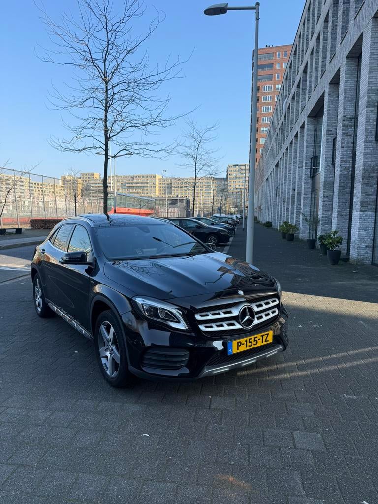 Mercedes-Benz automaat  GLA 200 AMG pakket, Auto's, Mercedes-Benz, 715 kg, Zwart, 1595 cc, Navigatiesysteem