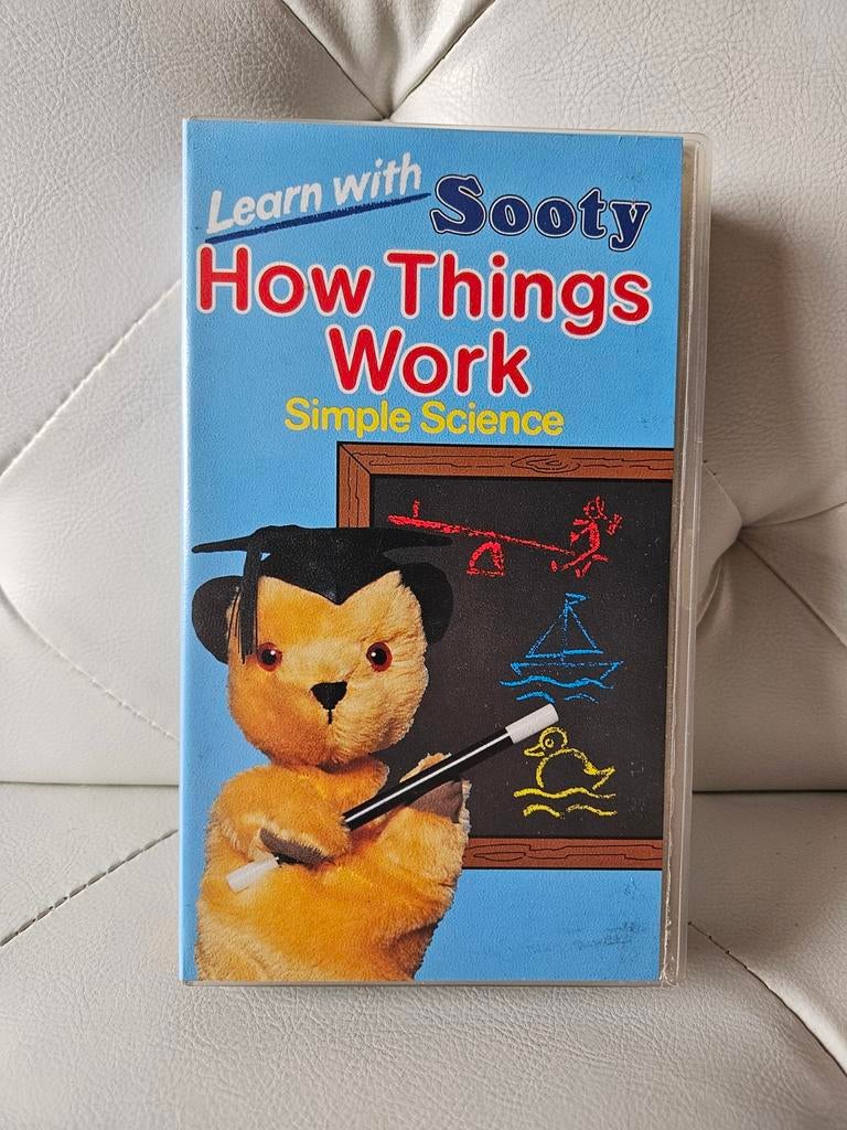 VHS Learn With Sooty How Things Work Simple Science, Gebruikt, Alle leeftijden, Kinderprogramma's en -films, Ophalen of Verzenden