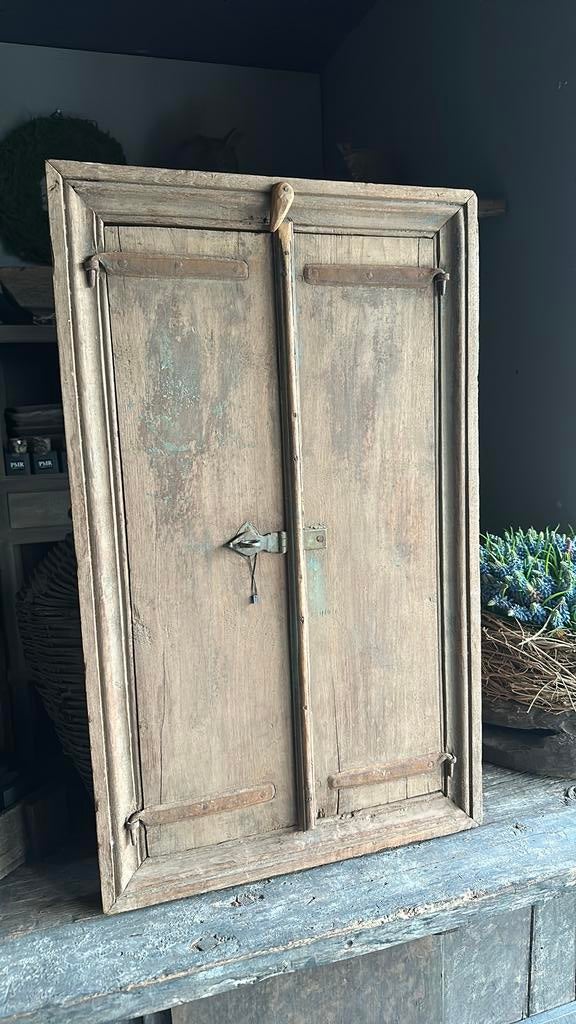 Oud houten kozijn met luiken uit india, Ophalen of Verzenden