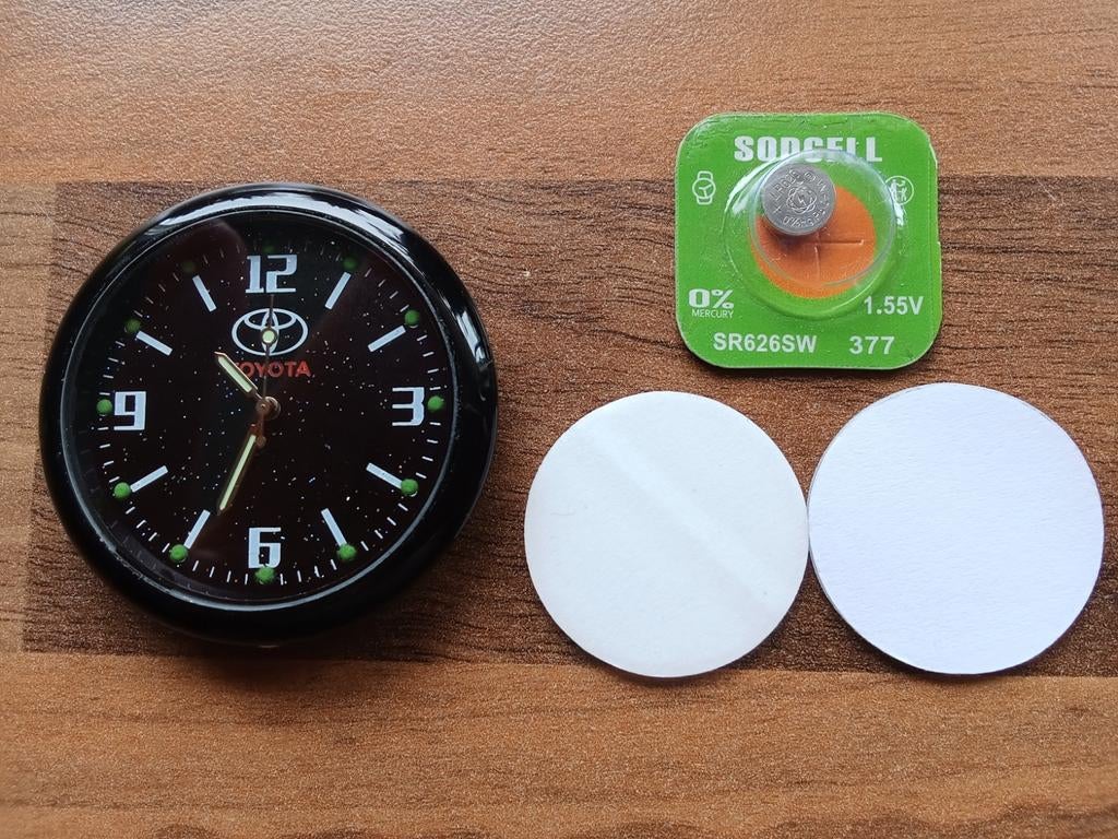 € 9,75 - TOYOTA - Dashboard klokje - Zwart - 40mm - NIEUW !, Ophalen of Verzenden