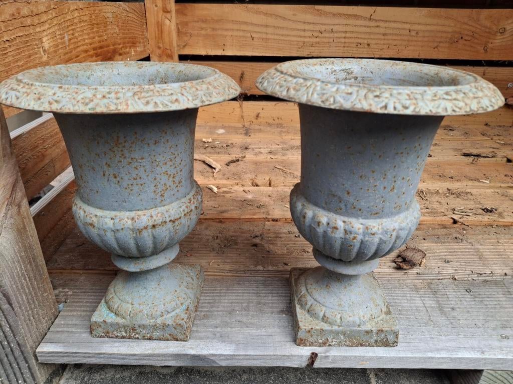 2 Franse hoge gietijzeren vazen, Antiek en Kunst, Ophalen