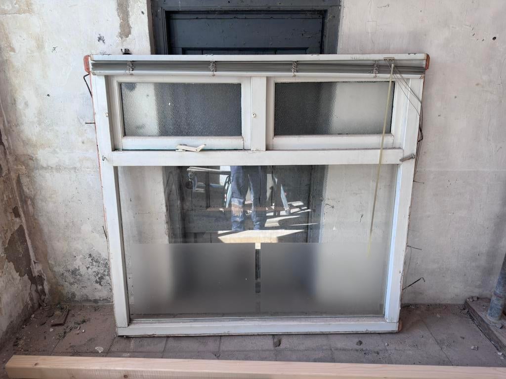 Kozijn met raam, enkel glas. Gratis, Doe-het-zelf en Verbouw, Kozijnen en Schuifpuien, Raamkozijn, Zo goed als nieuw, Hout, Ophalen