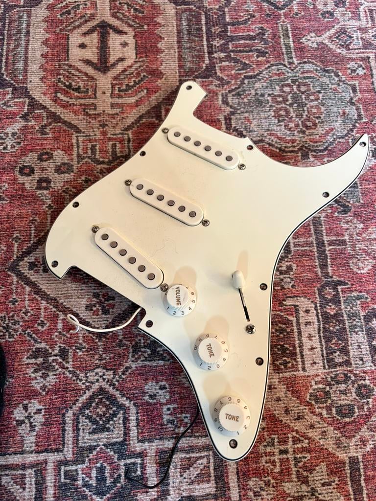 Suhr V70 Fender Stratocaster loaded slagplaat, Muziek en Instrumenten, Ophalen of Verzenden, Zo goed als nieuw, Elektrische gitaar