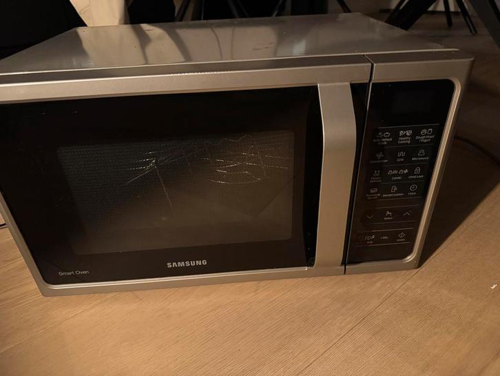 Samsung combi oven / magnetron 900 watt, Witgoed en Apparatuur, Magnetrons, Gebruikt, Vrijstaand, Combimagnetron, 45 tot 60 cm