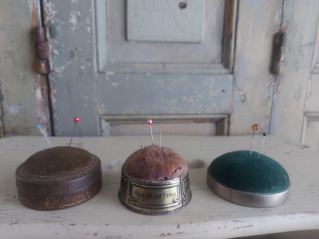 3 x oud speldenkussen met reclame zie foto's, Ophalen of Verzenden