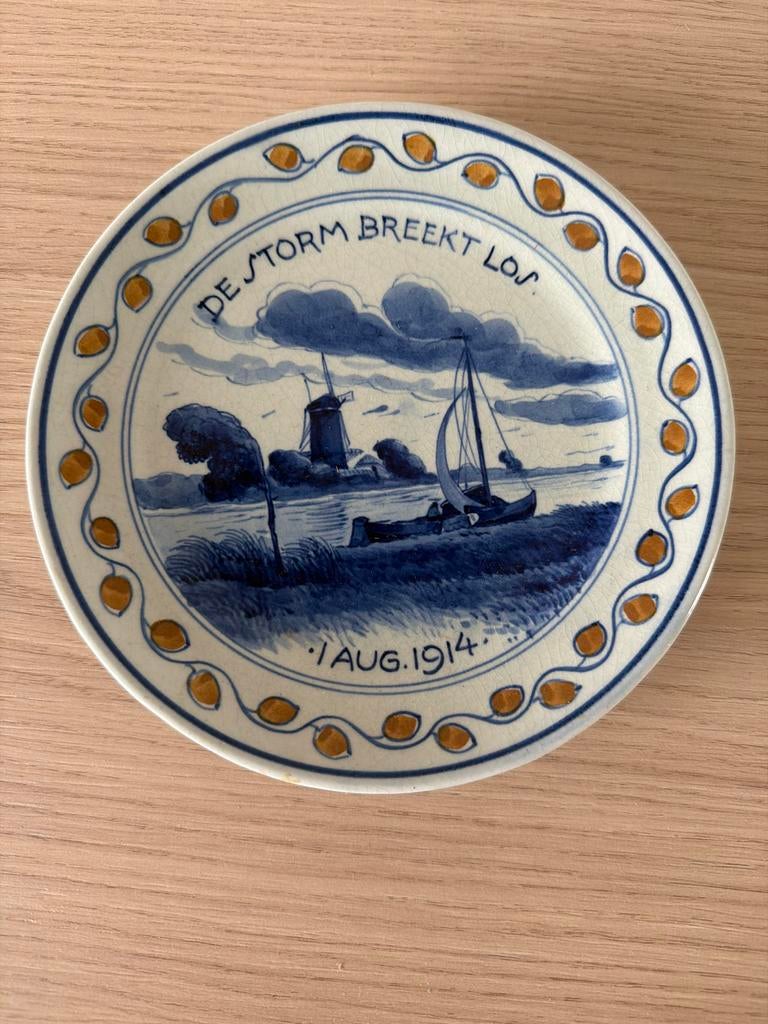 Antiek Delfts Blauw Gedenkbord 'De Storm Breekt Los' 1914, Ophalen of Verzenden