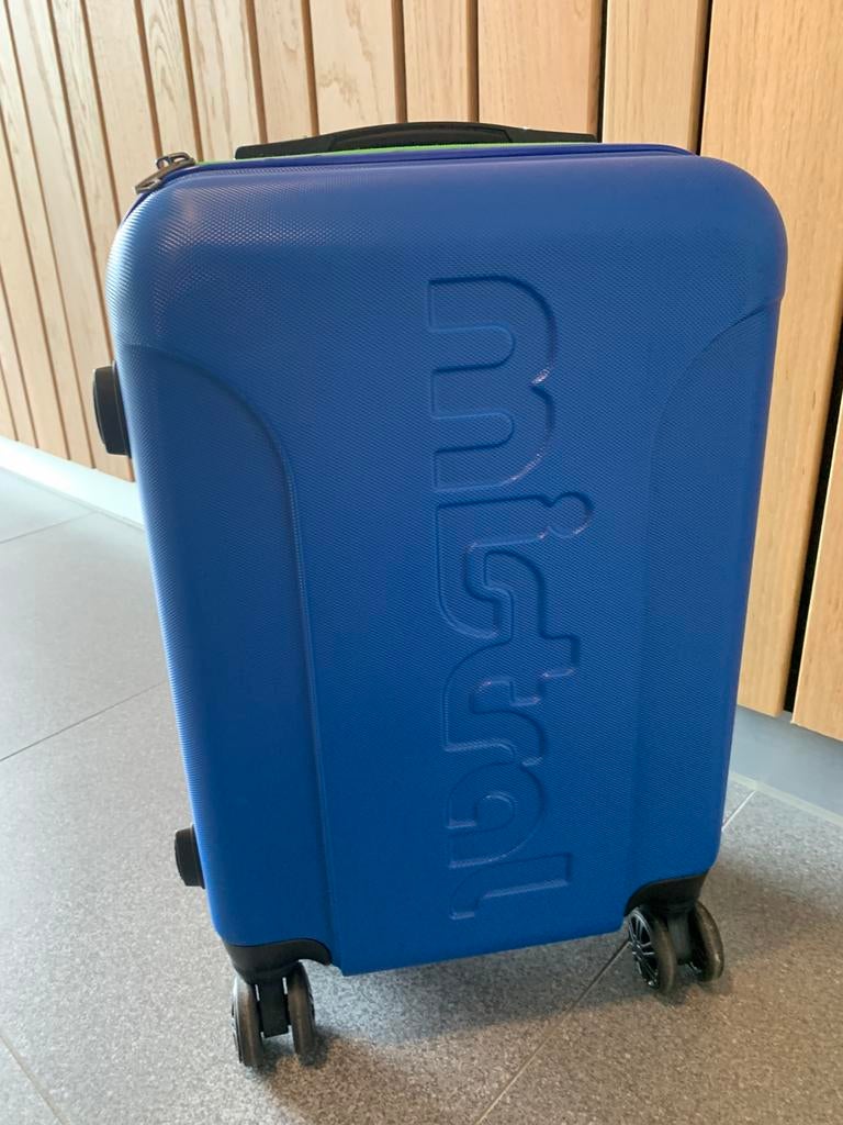 Handbagage koffers rood en blauw, Wieltjes, Gebruikt, Hard kunststof, Minder dan 50 cm