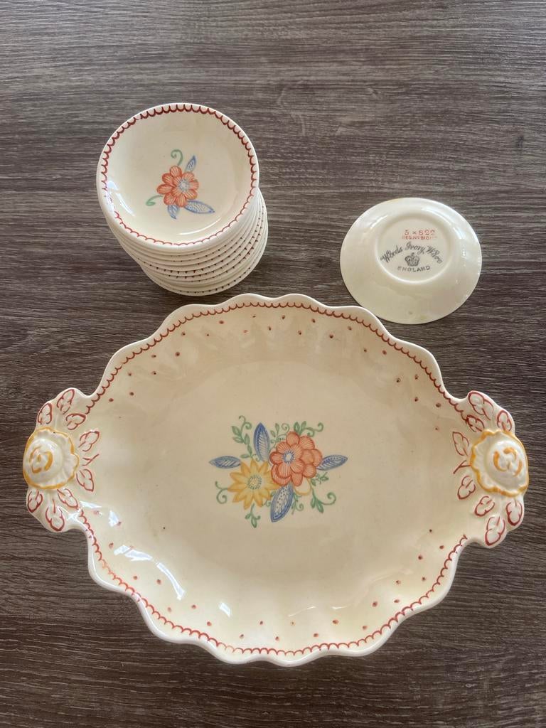 Vintage Woods Ivory Ware schaal met schoteltjes, bloemmotief, Antiek en Kunst, Antiek | Porselein, Ophalen