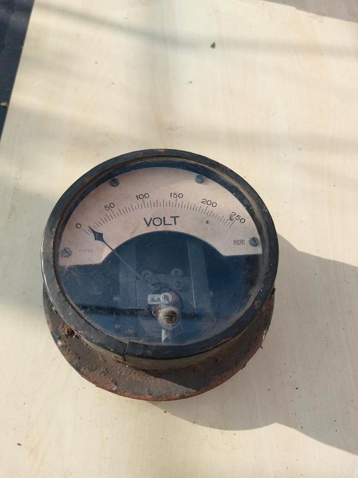 Vintage analoge voltmeter, Antiek en Kunst, Antiek | Gereedschap en Instrumenten, Ophalen of Verzenden