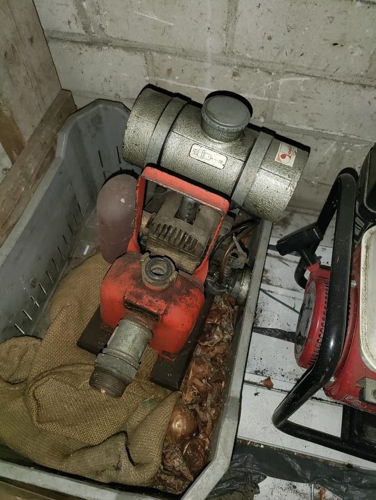 Oude pomp voor waterafvoer of besproeiing, Ophalen of Verzenden, Gebruikt, Elektrisch, Overige typen