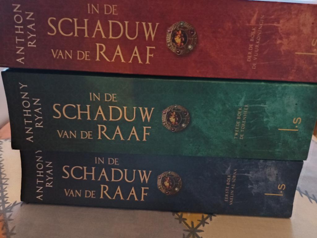 Anthony Ryan. In de schaduw van de Raaf 3 delen., Ophalen, Gelezen, Anthony Ryan