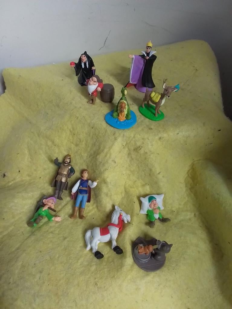 4589) div poppetjes  Disney   11stuks, Verzamelen, Poppetjes en Figuurtjes, Ophalen of Verzenden