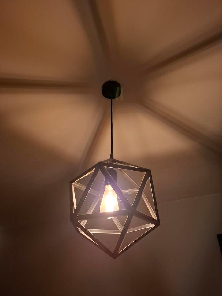 Moderne geometrische hanglamp - Zeer mooi design, Huis en Inrichting, Lampen | Hanglampen, Zo goed als nieuw, 50 tot 75 cm, Metaal