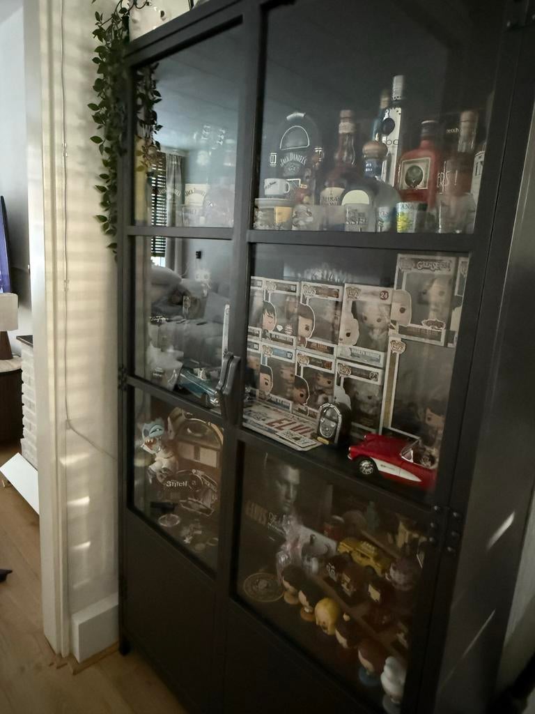 Vitrinekast Castello Kwantum - Nette staat met kleine deuk, Huis en Inrichting, Ophalen, Gebruikt, 100 tot 150 cm, Metaal