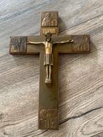 Houten kruis met metalen corpus en afbeeldingen, Ophalen of Verzenden