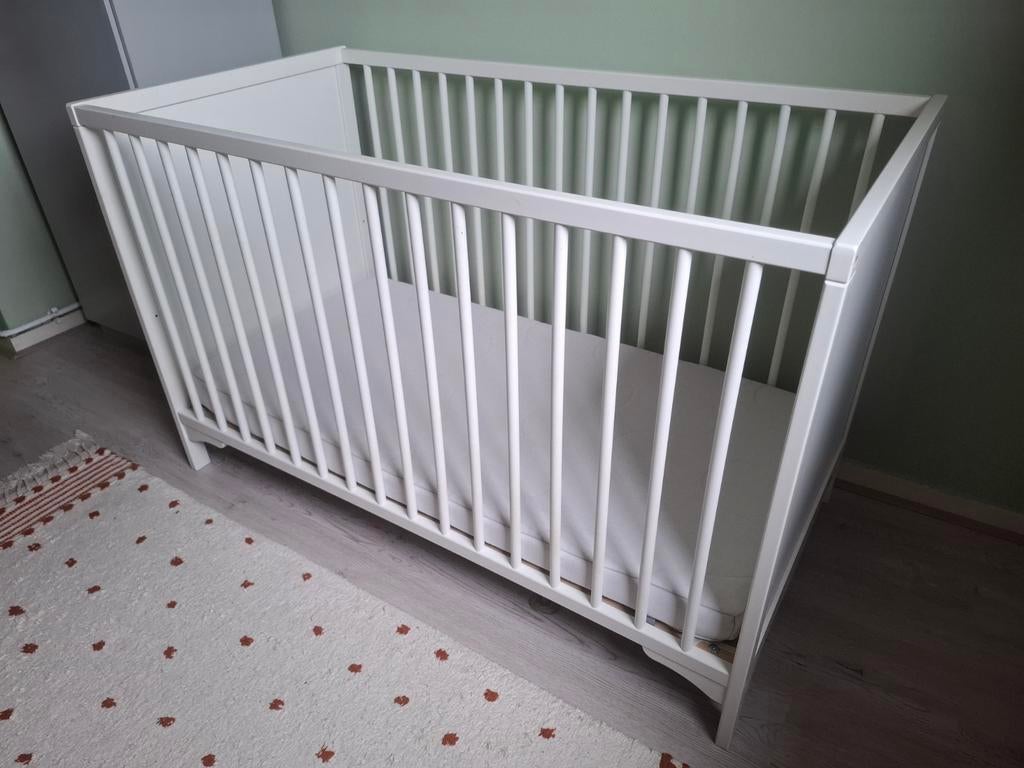 Ikea Ledikant met matras + klamboe, Kinderen en Baby's, Ophalen, Gebruikt, Ledikant