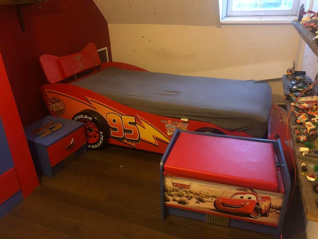 Cars bed met kast., Kinderen en Baby's, Kinderkamer | Bedden, 85 tot 100 cm, Gebruikt, Ophalen of Verzenden, Lattenbodem