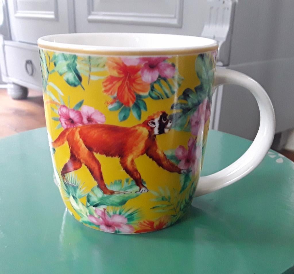 Grote mok - beker - aap - kleurige bloemen - bladeren - gee, Huis en Inrichting, Keuken | Servies, Keramiek, Ophalen of Verzenden
