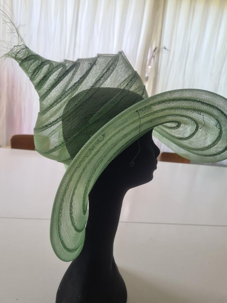 Elegante groene hoed met brede rand, Kleding | Dames, Hoeden en Petten, Ophalen, Hoed, One size fits all, Onbekend