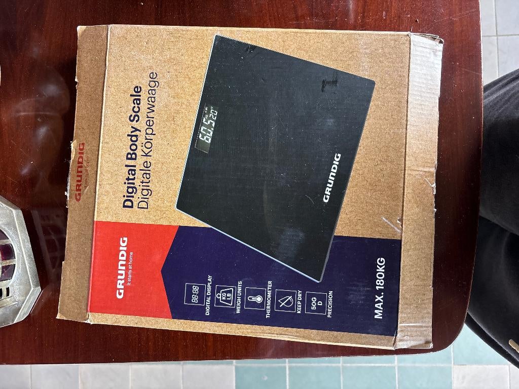 Grundig Digitale Personenweegschaal Zwart Glas, Ophalen, 1 tot 500 gram, Nieuw, 100 kg of meer