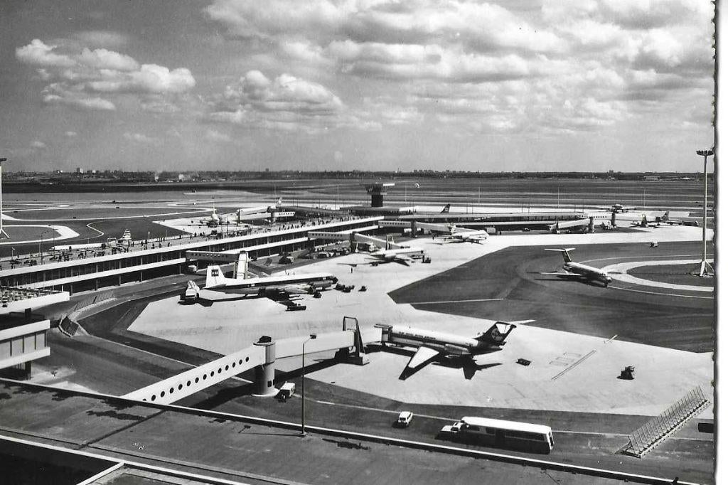 schiphol  1968  fotograaf frits j.rotgans  vliegtuig, Verzamelen, Ansichtkaarten | Themakaarten, Verzenden, 1960 tot 1980, Ongelopen