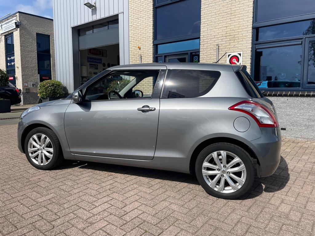 Suzuki Swift 1.2 Exclusive- navi- bluetooth- NL auto, Voorwielaandrijving, Gebruikt, 4 cilinders, 400 kg