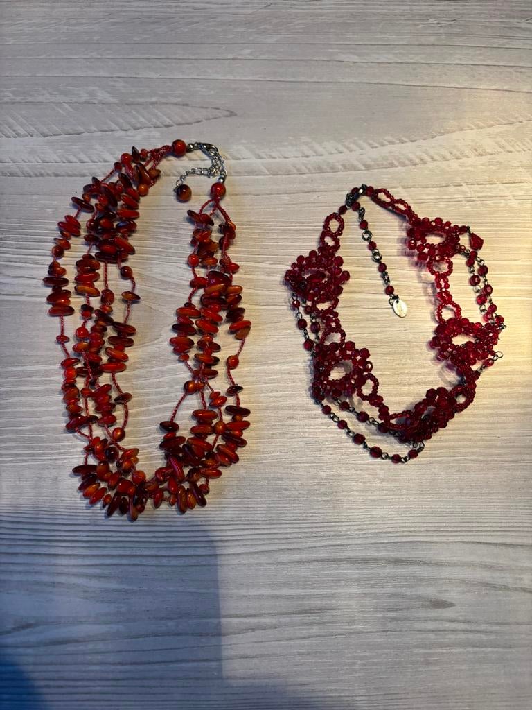 2 korte kettingen rood en rood/oranje, Sieraden, Tassen en Uiterlijk, Kettingen, Ophalen of Verzenden, Zo goed als nieuw, Rood