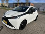 Toyota Aygo 1.0 VVT-i x-now 5DRS AIRCO CRUISE LED., Voorwielaandrijving, Stof, Gebruikt, Euro 6
