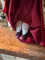 Vintage Porseleinen Pop in Rood Fluweel Jurk, Verzamelen, Poppen, Ophalen of Verzenden, Gebruikt, Pop