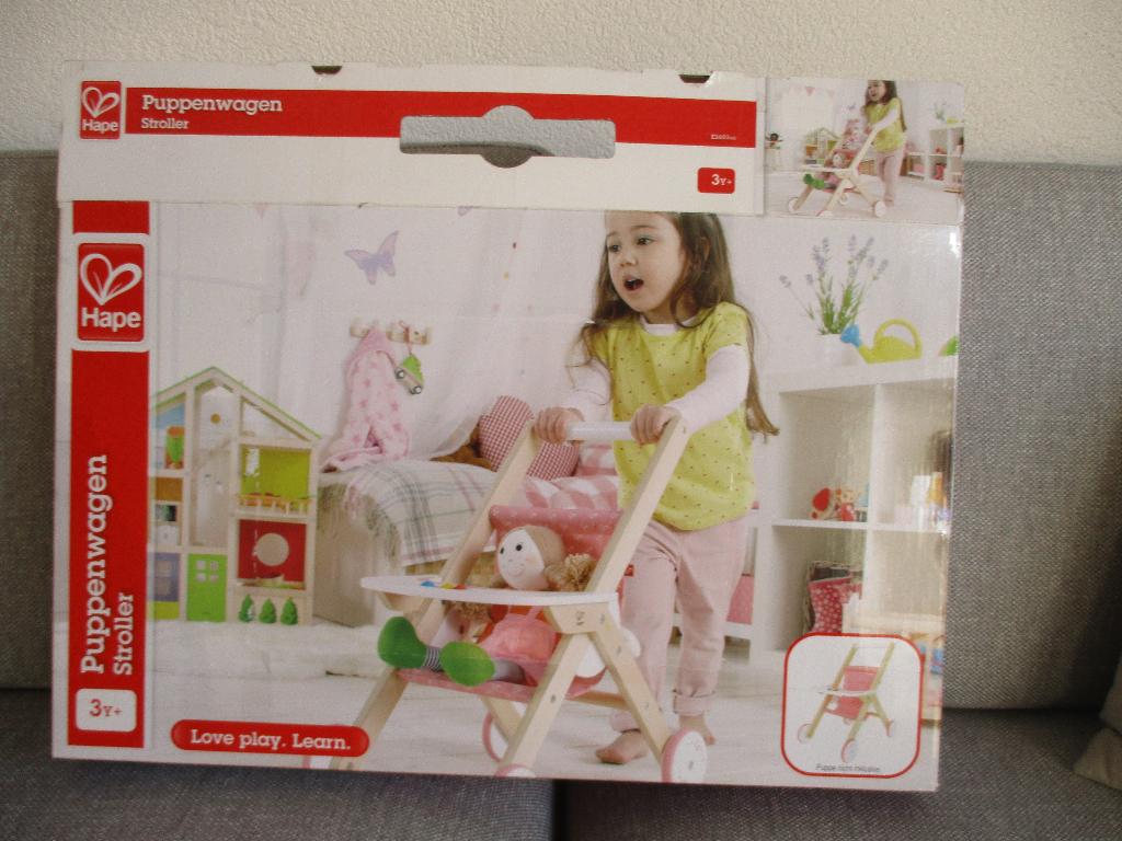 Hape houten poppenwagen met roze stoffen zitting, Ophalen of Verzenden, Nieuw, Overige typen