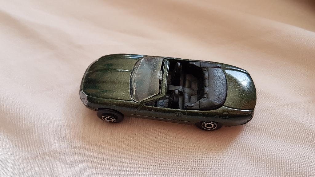 maisto jaguar xk8, Hobby en Vrije tijd, Modelauto's | Overige schalen, Ophalen of Verzenden, Auto