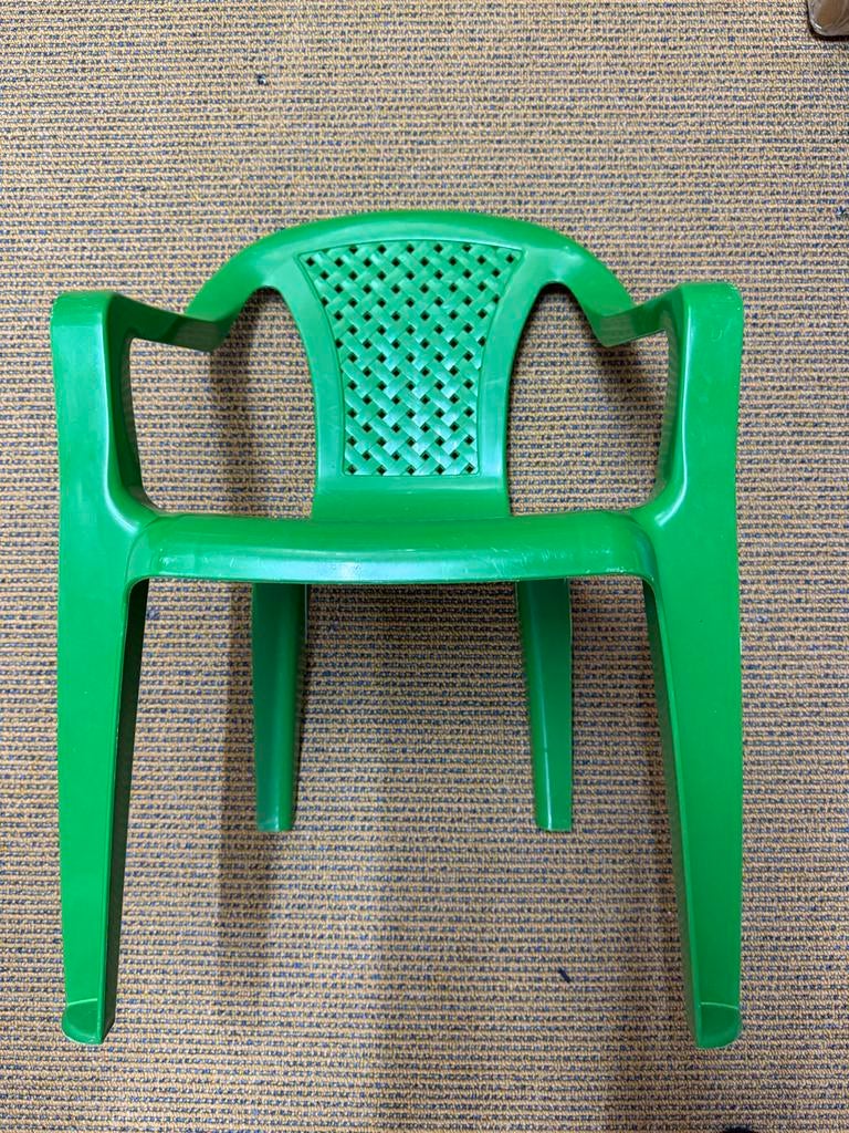 Groene kunststof stoel - Lichtgewicht en stapelbaar, Ophalen, Gebruikt, Stoel(en)
