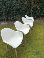 8 kuipstoelen: 4 witte en 4 zwarte, Ophalen of Verzenden, Gebruikt, Kunststof