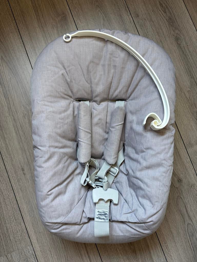 Stokke newborn set met speelgoedhanger, Kinderen en Baby's, Kinderstoelen, Ophalen of Verzenden, Zo goed als nieuw, Meegroeistoel