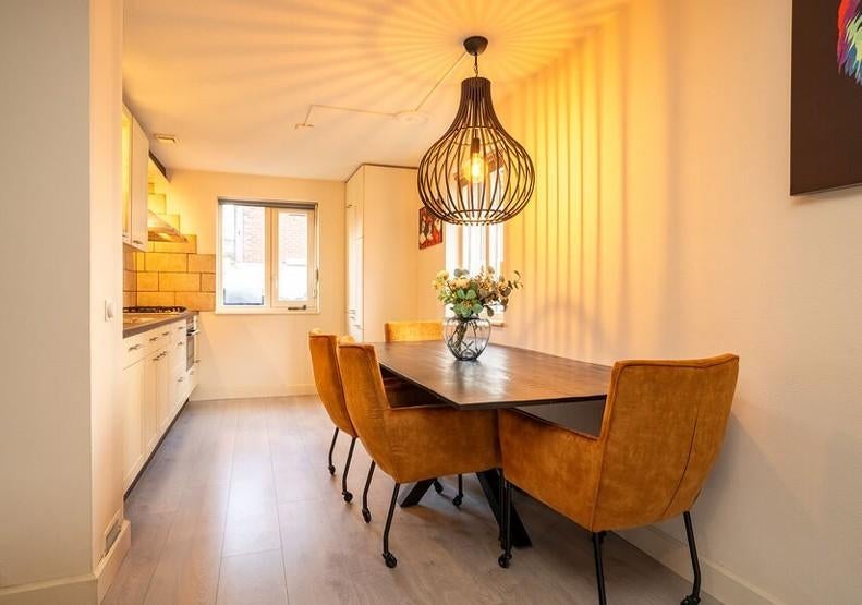 Zwarte eettafel – strak en tijdloos design, 100 tot 150 cm, 200 cm of meer, Ophalen of Verzenden, Zo goed als nieuw