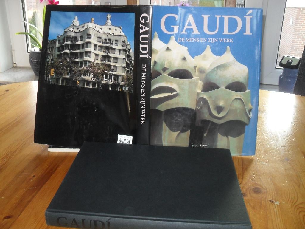 BOEK JOAN BERGOS-GAUDI en ZIJN WERK., Architecten, Ophalen of Verzenden, Zo goed als nieuw, Joan Bergos.