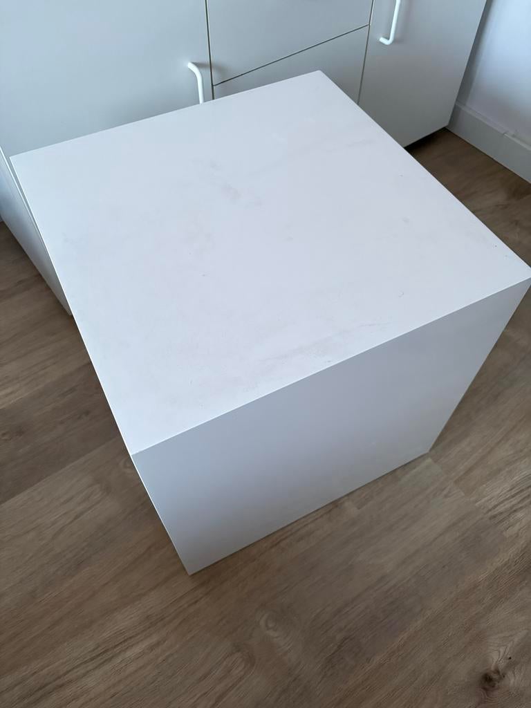 Glanzend Witte kubus bijzet tafel 50x50x50, Gebruikt, Overige materialen, Ophalen of Verzenden, Modern