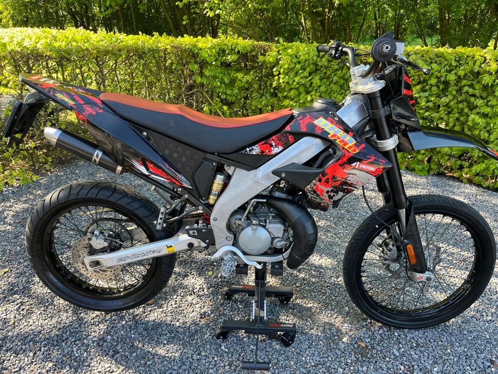 Derbi senda DRD pro 2015 schakelbrommer, Fietsen en Brommers, Ophalen, 6 versnellingen, Zo goed als nieuw, 50 cc