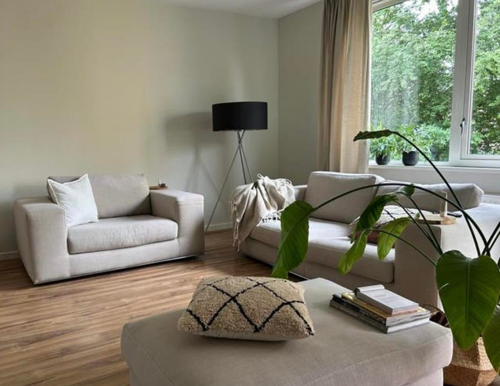 Staande lamp met zwarte kap en 3-poot onderstel, Ophalen of Verzenden, Zo goed als nieuw, Metaal, 150 tot 200 cm