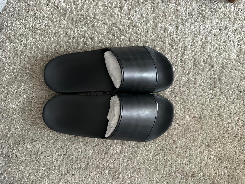 Burberry slippers maat 42, Ophalen of Verzenden, Nieuw, Zwart, Slippers