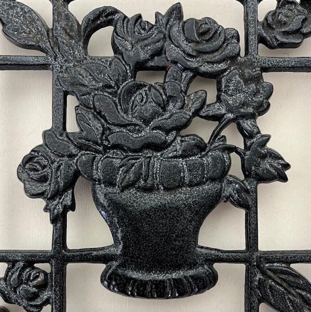 Vintage Franse gietijzeren onderzetter met rozen, Ophalen of Verzenden, Zo goed als nieuw, Pot of Pan